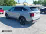 2025 Kia Sorento S z VIN 5XYRLDJC2SG350869, wystawiony jako IAAI lot #42370826 z przebiegiem 5 773 mil mil oraz . Historia ofert i sprzedaży dostępna na DreamBid. Obrazek 3.