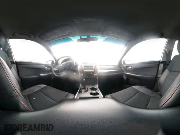 2017 Toyota Camry XLE z VIN 4T1BF1FK8HU793652, wystawiony jako IAAI lot #43517495 z przebiegiem 116 318 mil mil oraz . Historia ofert i sprzedaży dostępna na DreamBid. Obrazek 18.