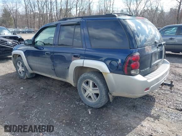 2007 Chevrolet TrailBlazer LT z VIN 1GNDT13S772215411, wystawiony jako IAAI lot #41883115 z przebiegiem 221 815 mil mil oraz . Historia ofert i sprzedaży dostępna na DreamBid. Obrazek 3.