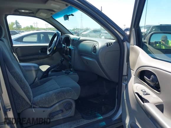 2002 Chevrolet TrailBlazer LTZ with VIN 1GNDS13S522398531, listed as a IAAI auction lot 42047803 with 243,574 mi miles and . Bid and sale history available at DreamBid. Image 5.