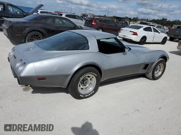 1978 Chevrolet Corvette с VIN 1Z87L8S424745, выставлен на аукционе Copart как лот 77159664 с пробегом 45 288 миль миль и Списание • Salvage title. История ставок и продаж доступна на DreamBid. Изображение 3.