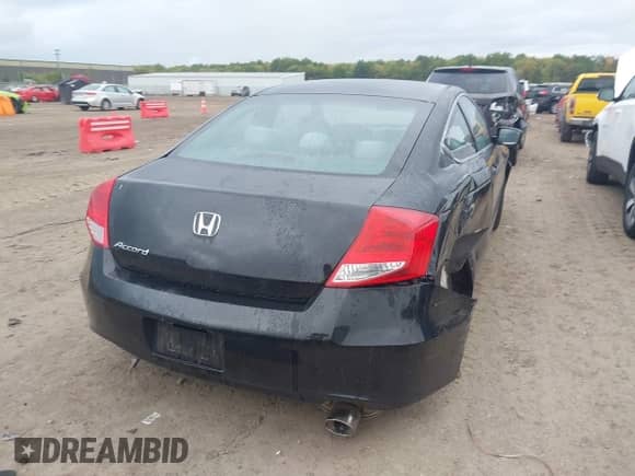 2012 Honda Accord LX-S z VIN 1HGCS1B39CA015827, wystawiony jako IAAI lot #43388583 z przebiegiem 126 790 mil mil oraz . Historia ofert i sprzedaży dostępna na DreamBid. Obrazek 4.