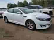 2015 Kia Optima LX z VIN 5XXGM4A7XFG361703, wystawiony jako Copart lot #81389025 z przebiegiem 170 881 mil mil oraz Czysty tytuł • Clean title. Historia ofert i sprzedaży dostępna na DreamBid. Obrazek 4.