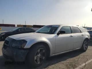 2005 Dodge Magnum SE with VIN 2D4FV48T05H679761, listed as a Copart auction lot 63411815 with 192,106 mi miles and Salvage title. Bid and sale history available at DreamBid. Image 1.