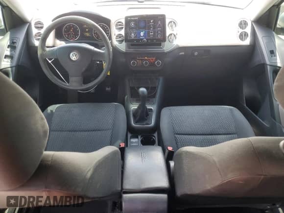 2010 Volkswagen Tiguan S с VIN WVGCV7AX3AW535174, выставлен на аукционе Copart как лот 58187025 с пробегом 177 967 миль миль и Списание • Salvage title. История ставок и продаж доступна на DreamBid. Изображение 8.