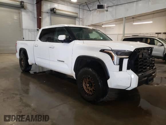 2022 Toyota Tundra SR5 с VIN 5TFLA5EC5NX003582, выставлен на аукционе Copart как лот 71041795 с пробегом 60 508 миль миль и Списание • Salvage title. История ставок и продаж доступна на DreamBid. Изображение 4.