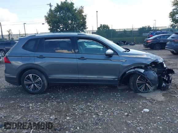 2024 Volkswagen Tiguan Wolfsburg Edition с VIN 3VVAB7AX7RM216006, выставлен на аукционе IAAI как лот 43137852 с пробегом Не указан миль и . История ставок и продаж доступна на DreamBid. Изображение 13.