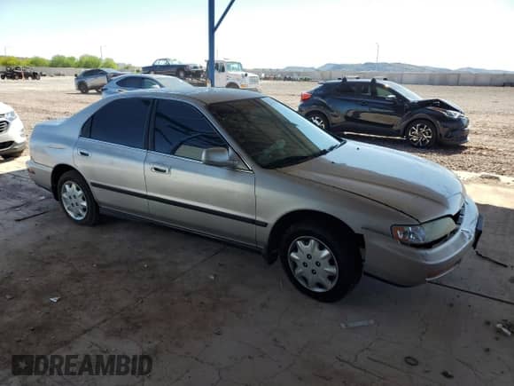 1997 Honda Accord LX с VIN 1HGCD5537VA155097, выставлен на аукционе Copart как лот 62847545 с пробегом 232 789 миль миль и Списание • Salvage title. История ставок и продаж доступна на DreamBid. Изображение 4.