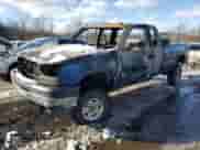 2004 Chevrolet Silverado 2500HD LT z VIN 1GCHK29104E155371, wystawiony jako Copart lot #44963925 z przebiegiem Nie podano mil oraz Szkoda całkowita • Salvage title. Historia ofert i sprzedaży dostępna na DreamBid. Obrazek 1.