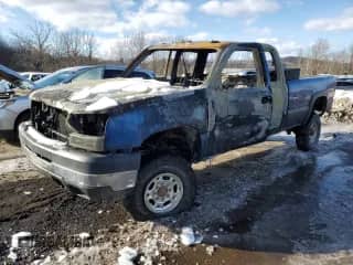 2004 Chevrolet Silverado 2500HD LT с VIN 1GCHK29104E155371, выставлен на аукционе Copart как лот 44963925 с пробегом Не указан миль и Списание • Salvage title. История ставок и продаж доступна на DreamBid. Изображение 1.