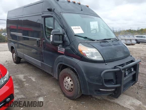 2018 Ram ProMaster Cargo z VIN 3C6URVHG8JE119243, wystawiony jako IAAI lot #43456408 z przebiegiem 363 642 mil mil oraz . Historia ofert i sprzedaży dostępna na DreamBid. Obrazek 1.