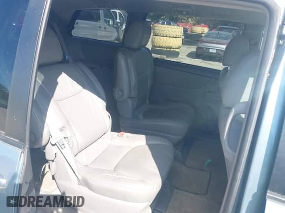 2010 Toyota Sienna CE с VIN 5TDKK4CC5AS328688, выставлен на аукционе IAAI как лот 43225823 с пробегом 348 153 миль миль и . История ставок и продаж доступна на DreamBid. Изображение 8.