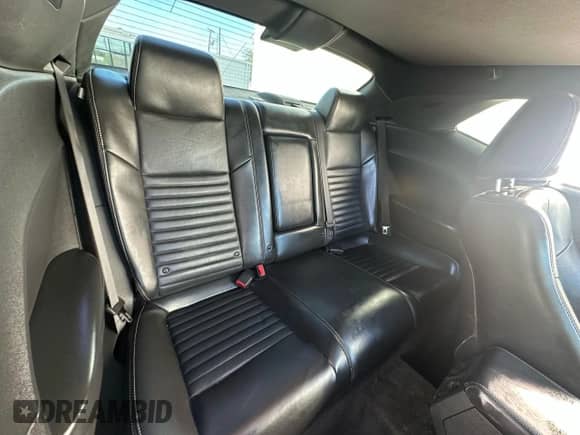 2014 Dodge Challenger SXT z VIN 2C3CDYAG8EH196532, wystawiony jako Copart lot #87491535 z przebiegiem 132 322 mil mil oraz Czysty tytuł • Clean title. Historia ofert i sprzedaży dostępna na DreamBid. Obrazek 6.