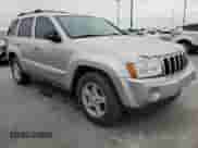 2007 Jeep Grand Cherokee Limited z VIN 1J8HS58P07C501130, wystawiony jako Copart lot #74770004 z przebiegiem Nie podano mil oraz Szkoda całkowita • Salvage title. Historia ofert i sprzedaży dostępna na DreamBid. Obrazek 4.