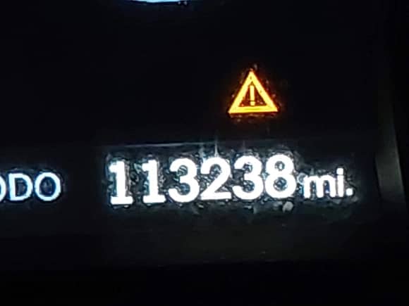 2016 Hyundai Santa Fe z VIN 5XYZWDLA0GG327763, wystawiony jako IAAI lot #41388278 z przebiegiem 113 238 mil mil oraz . Historia ofert i sprzedaży dostępna na DreamBid. Obrazek 15.