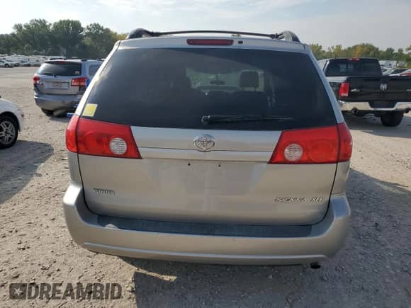2006 Toyota Sienna XLE z VIN 5TDZA22C56S409978, wystawiony jako Copart lot #81127375 z przebiegiem 310 835 mil mil oraz Czysty tytuł • Clean title. Historia ofert i sprzedaży dostępna na DreamBid. Obrazek 6.