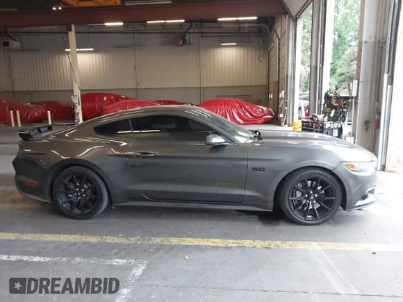 2017 Ford Mustang GT z VIN 1FA6P8CF0H5247785, wystawiony jako IAAI lot #43151880 z przebiegiem 58 439 mil mil oraz . Historia ofert i sprzedaży dostępna na DreamBid. Obrazek 13.