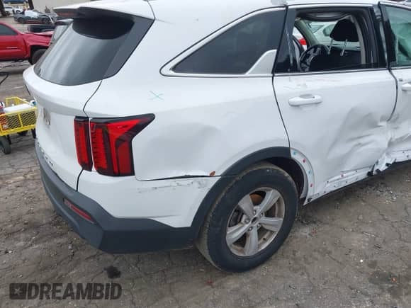 2021 Kia Sorento LX with VIN 5XYRG4LC2MG039981, listed as a IAAI auction lot 42936030 with 90,858 mi miles and . Bid and sale history available at DreamBid. Image 6.