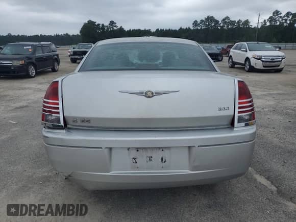 2006 Chrysler 300 with VIN 2C3KA43R66H484658, listed as a Copart auction lot 68155275 with 185,038 mi miles and Clean title. Bid and sale history available at DreamBid. Image 6.