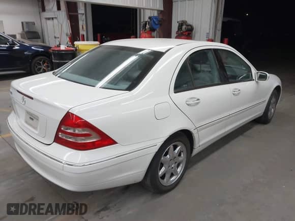 2004 Mercedes-Benz C 320 with VIN WDBRF64J34F526278, listed as a IAAI auction lot 43496101 with 174,184 mi miles and . Bid and sale history available at DreamBid. Image 4.