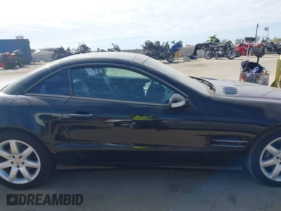 2003 Mercedes-Benz SL 500 z VIN WDBSK75F53F059151, wystawiony jako IAAI lot #43357428 z przebiegiem 106 245 mil mil oraz . Historia ofert i sprzedaży dostępna na DreamBid. Obrazek 12.