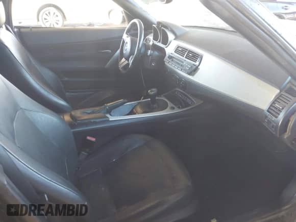 2005 BMW Z4 2.5i with VIN 4USBT33535LR71163, listed as a IAAI auction lot 41323818 with Not provided miles and . Bid and sale history available at DreamBid. Image 5.