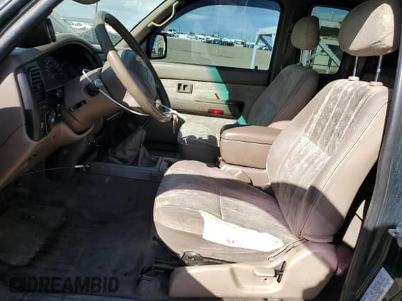 2000 Toyota Tacoma с VIN 4TAWN72N6YZ622408, выставлен на аукционе Copart как лот 81862725 с пробегом 275 084 миль миль и Списание • Salvage title. История ставок и продаж доступна на DreamBid. Изображение 7.