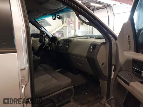 2005 Ford F-150 XLT с VIN 1FTPW14535FB22767, выставлен на аукционе IAAI как лот 41880025 с пробегом Не указан миль и . История ставок и продаж доступна на DreamBid. Изображение 5.