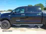 2013 Toyota Tundra Limited с VIN 5TFHW5F18DX298812, выставлен на аукционе IAAI как лот 43409834 с пробегом 304 727 миль миль и . История ставок и продаж доступна на DreamBid. Изображение 14.