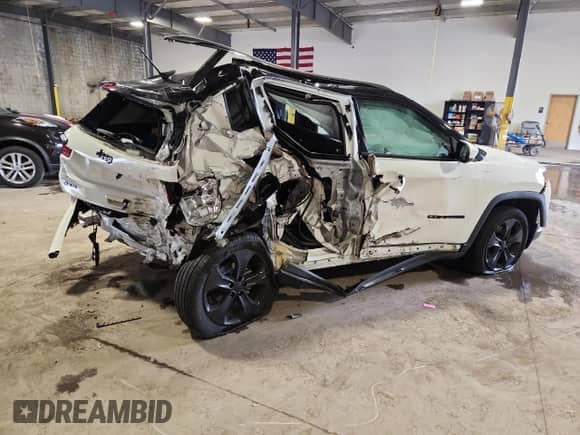 2018 Jeep Compass Latitude with VIN 3C4NJDBB7JT395873, listed as a Copart auction lot 82109115 with Not provided miles and Salvage title. Bid and sale history available at DreamBid. Image 3.