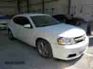 2013 Dodge Avenger SXT z VIN 1C3CDZCG3DN720954, wystawiony jako Copart lot #71964185 z przebiegiem 130 474 mil mil oraz Szkoda całkowita • Salvage title. Historia ofert i sprzedaży dostępna na DreamBid. Obrazek 4.