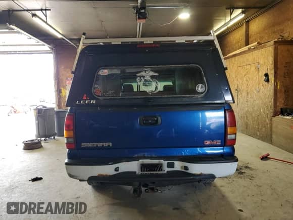 2003 GMC Sierra 1500 SLE z VIN 1GTEK14V33Z206988, wystawiony jako Copart lot #65412525 z przebiegiem 209 061 mil mil oraz Czysty tytuł • Clean title. Historia ofert i sprzedaży dostępna na DreamBid. Obrazek 6.