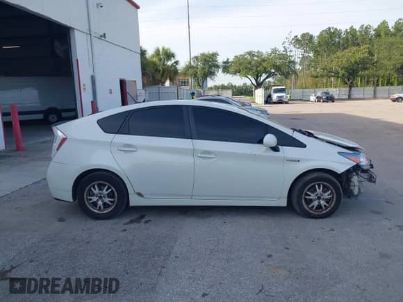 2011 Toyota Prius II with VIN JTDKN3DUXB1386352, listed as a IAAI auction lot 42707076 with 306,270 mi miles and . Bid and sale history available at DreamBid. Image 14.