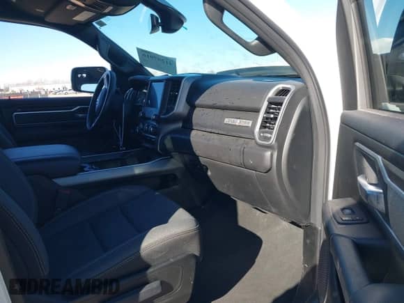 2022 Ram 1500 Big Horn z VIN 1C6RREBT7NN452563, wystawiony jako IAAI lot #41297916 z przebiegiem 27 231 mil mil oraz . Historia ofert i sprzedaży dostępna na DreamBid. Obrazek 5.