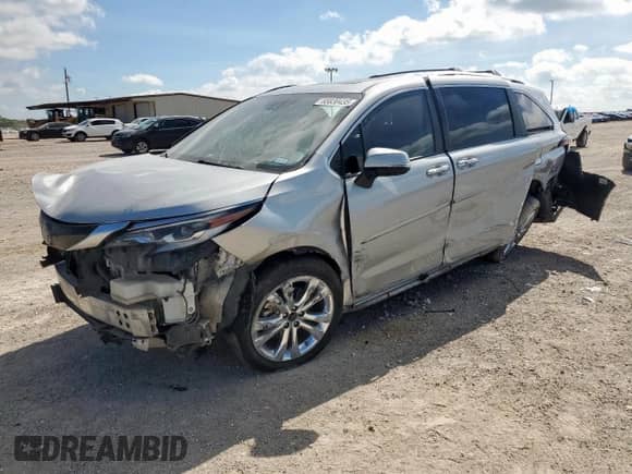 2022 Toyota Sienna Platinum с VIN 5TDERKEC4NS092955, выставлен на аукционе Copart как лот 65830435 с пробегом 222 099 миль миль и Списание • Salvage title. История ставок и продаж доступна на DreamBid. Изображение 1.