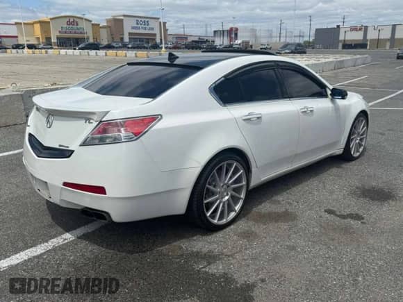 2010 Acura TL Technology с VIN 19UUA9F56AA009661, выставлен на аукционе Copart как лот 90202455 с пробегом 136 865 миль миль и Списание • Salvage title. История ставок и продаж доступна на DreamBid. Изображение 4.