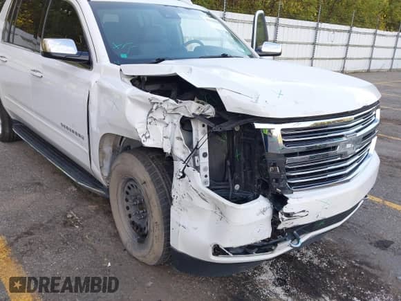 2018 Chevrolet Suburban Premier z VIN 1GNSKJKC5JR264383, wystawiony jako IAAI lot #43418058 z przebiegiem 105 696 mil mil oraz . Historia ofert i sprzedaży dostępna na DreamBid. Obrazek 6.
