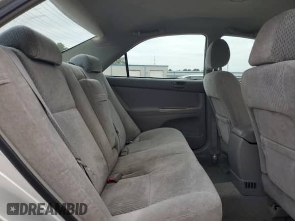 2004 Toyota Camry LE z VIN 4T1BE32K24U816888, wystawiony jako Copart lot #70691535 z przebiegiem 194 215 mil mil oraz Szkoda całkowita • Salvage title. Historia ofert i sprzedaży dostępna na DreamBid. Obrazek 10.