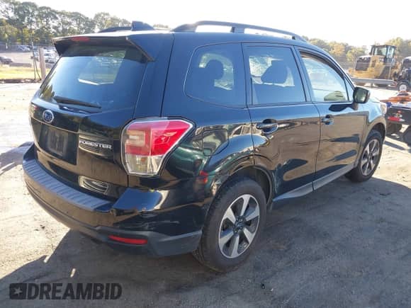 2018 Subaru Forester Premium z VIN JF2SJAEC5JH405628, wystawiony jako IAAI lot #43463543 z przebiegiem 106 481 mil mil oraz . Historia ofert i sprzedaży dostępna na DreamBid. Obrazek 4.