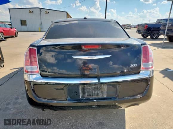 2012 Chrysler 300 Limited z VIN 2C3CCACG0CH289016, wystawiony jako Copart lot #85167745 z przebiegiem 186 046 mil mil oraz Czysty tytuł • Clean title. Historia ofert i sprzedaży dostępna na DreamBid. Obrazek 6.