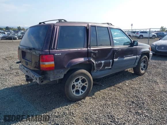 1996 Jeep Grand Cherokee Laredo z VIN 1J4GZ58S2TC262980, wystawiony jako IAAI lot #41949514 z przebiegiem 269 674 mil mil oraz . Historia ofert i sprzedaży dostępna na DreamBid. Obrazek 4.