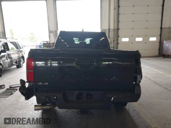 2025 Toyota Tacoma TRD Off Road z VIN 3TMLB5JNXSM148347, wystawiony jako IAAI lot #42923777 z przebiegiem 3 022 mil mil oraz . Historia ofert i sprzedaży dostępna na DreamBid. Obrazek 17.