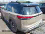 2023 Nissan Pathfinder Platinum с VIN 5N1DR3DK0PC201664, выставлен на аукционе IAAI как лот 41929147 с пробегом 27 406 миль миль и . История ставок и продаж доступна на DreamBid. Изображение 3.