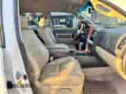 2008 Toyota Tundra Limited z VIN 5TFDV58168X073440, wystawiony jako Copart lot #52966805 z przebiegiem Nie podano mil oraz Czysty tytuł • Clean title. Historia ofert i sprzedaży dostępna na DreamBid. Obrazek 5.