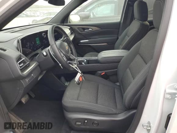 2025 Chevrolet Traverse AWD LT z VIN 1GNEVGRS0SJ210722, wystawiony jako Copart lot #84207925 z przebiegiem 14 348 mil mil oraz Czysty tytuł • Clean title. Historia ofert i sprzedaży dostępna na DreamBid. Obrazek 7.