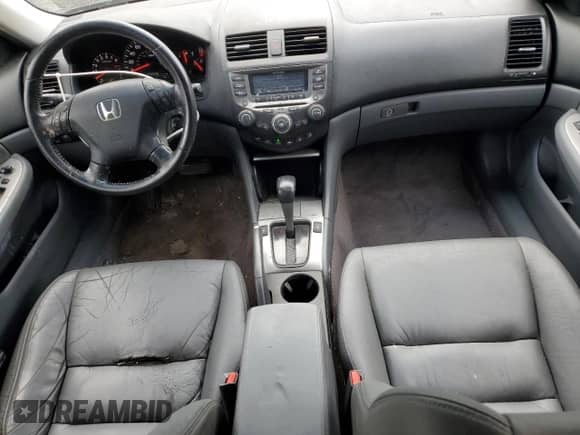 2006 Honda Accord z VIN JHMCN36486C003955, wystawiony jako Copart lot #57673105 z przebiegiem 142 775 mil mil oraz Czysty tytuł • Clean title. Historia ofert i sprzedaży dostępna na DreamBid. Obrazek 8.