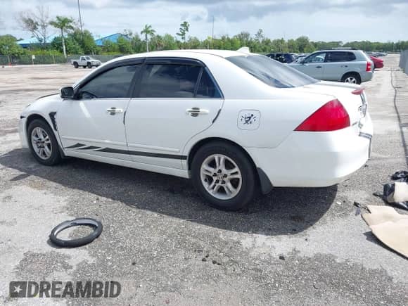2006 Honda Accord LX SE with VIN 1HGCM56386A132654, listed as a IAAI auction lot 43330063 with 171,703 mi miles and . Bid and sale history available at DreamBid. Image 3.