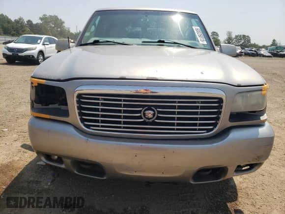 2000 Cadillac Escalade with VIN 1GYEK63R9YR197300, listed as a Copart auction lot 60026815 with 303,297 mi miles and Salvage title. Bid and sale history available at DreamBid. Image 5.