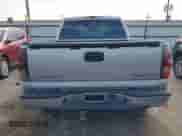 2005 Chevrolet Silverado 1500 LS z VIN 2GCEC13T751140812, wystawiony jako IAAI lot #43263673 z przebiegiem 306 425 mil mil oraz . Historia ofert i sprzedaży dostępna na DreamBid. Obrazek 17.