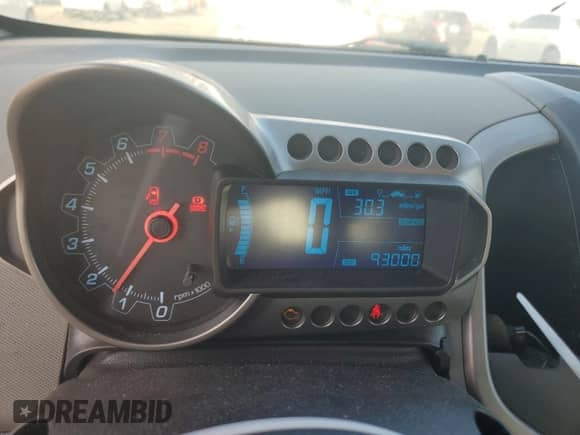 2012 Chevrolet Sonic LT z VIN 1G1JD5SBXC4225133, wystawiony jako Copart lot #68525054 z przebiegiem 93 000 mil mil oraz Szkoda całkowita • Salvage title. Historia ofert i sprzedaży dostępna na DreamBid. Obrazek 9.